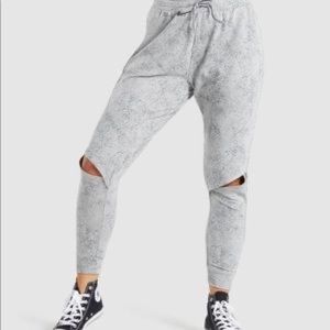 GYMSHARK Joggers with open knees